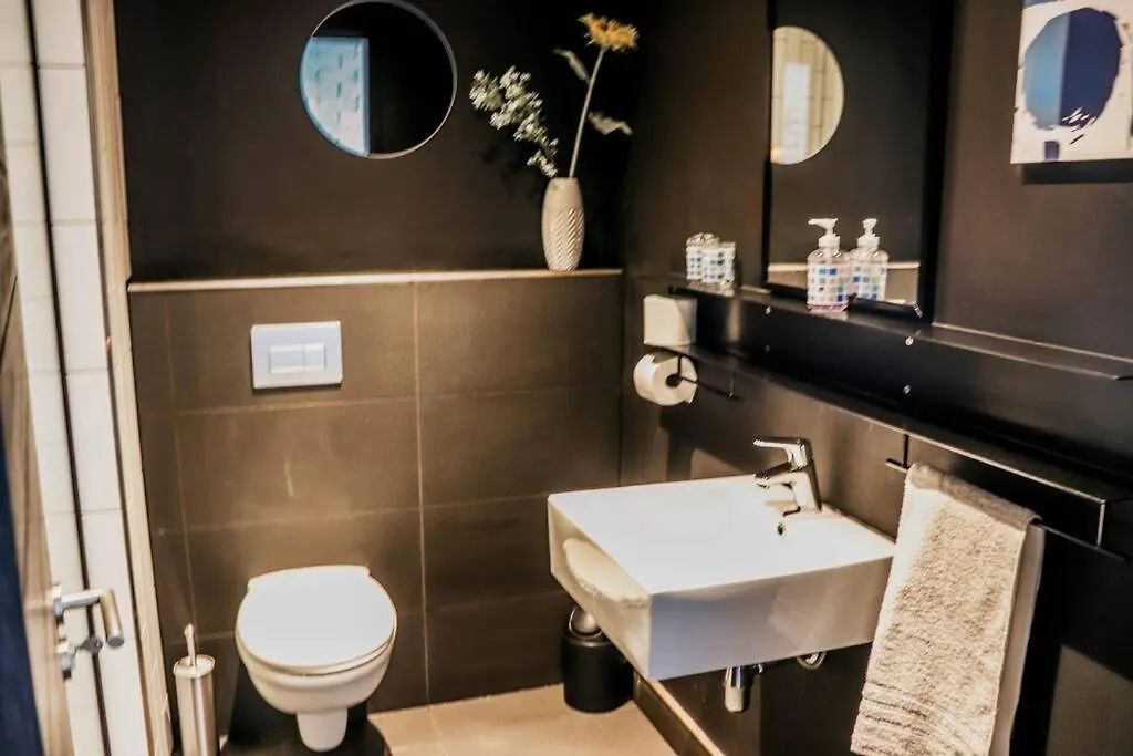 Wex829- Modern Woodstock Apartment With Pool And Gym Access And Secure Parking Cape Town
