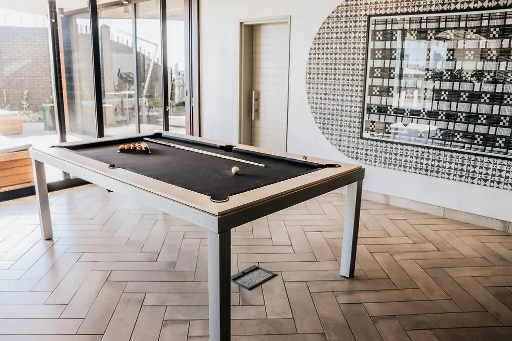 Wex829- Modern Woodstock Apartment With Pool And Gym Access And Secure Parking Cape Town