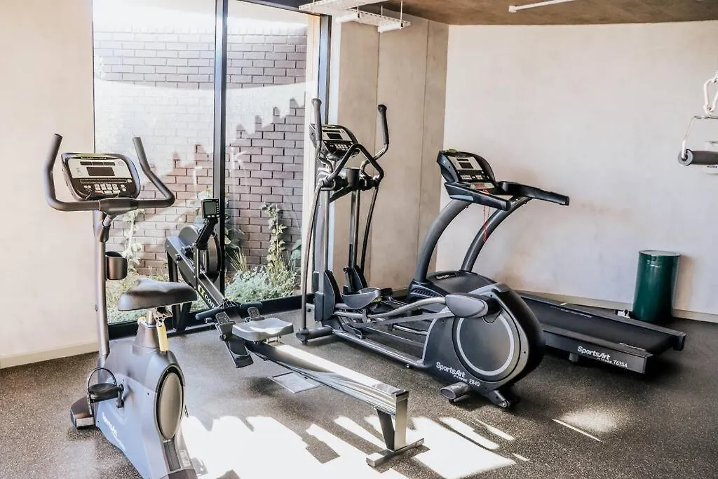 Wex829- Modern Woodstock Apartment With Pool And Gym Access And Secure Parking Cape Town
