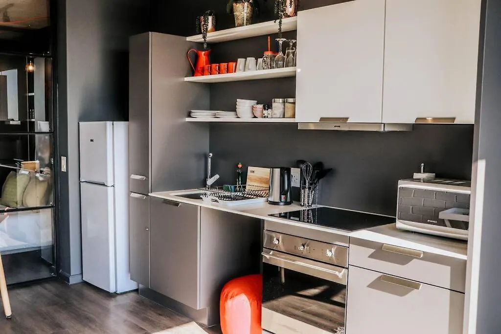 Wex829- Modern Woodstock Apartment With Pool And Gym Access And Secure Parking Cape Town