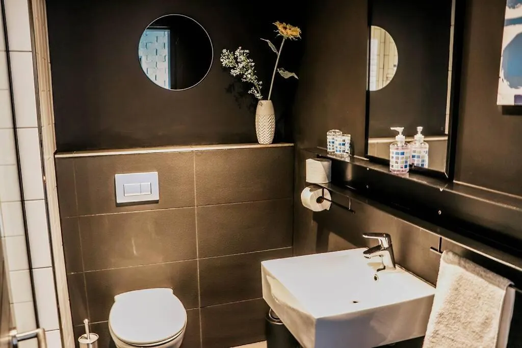 Wex829- Modern Woodstock Apartment With Pool And Gym Access And Secure Parking Cape Town